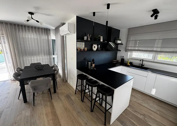 Aura Adriatica Onyx - Luxury Apartment, Private Pool, Sea View, Parking Lovran