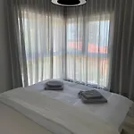 Aura Adriatica Onyx - Luxury Apartment, Private Pool, Sea View, Parking