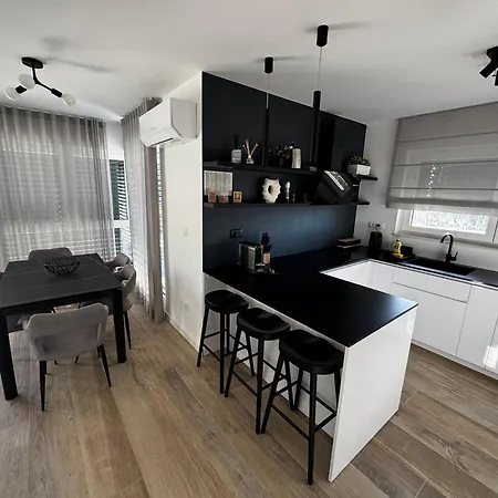 Aura Adriatica Onyx - Luxury Apartment, Private Pool, Sea View, Parking Laurana